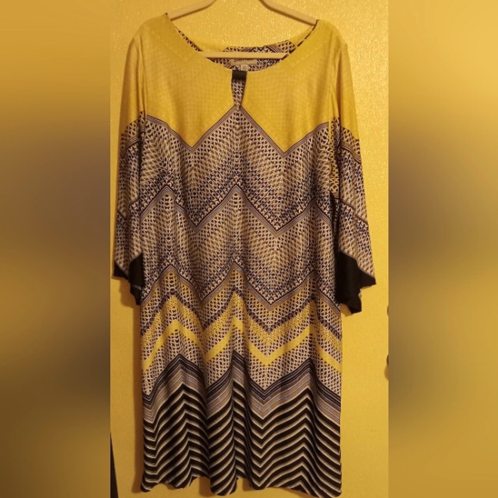 Yellow and Black Women's Size 3X Dress.